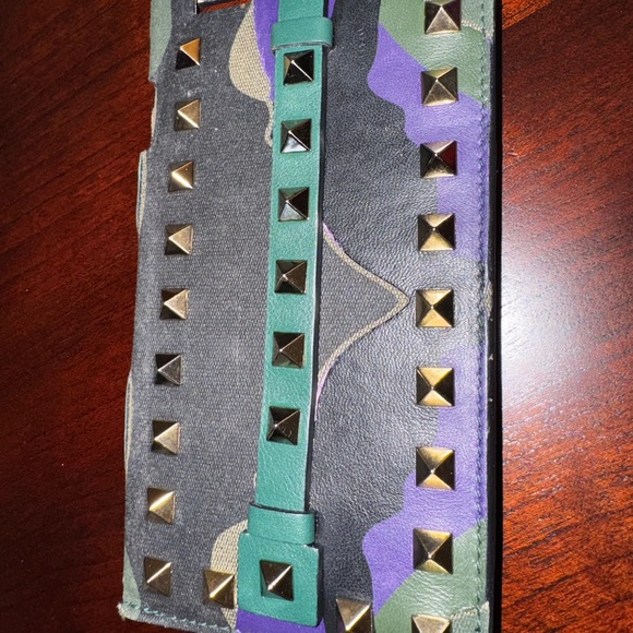 Valentino Garavani Rock studded Cell Phone Case with secure handle strap - Picture 12 of 14